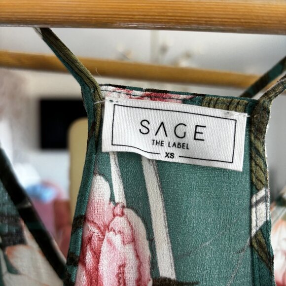 Floral Top - Picture 2 of 3